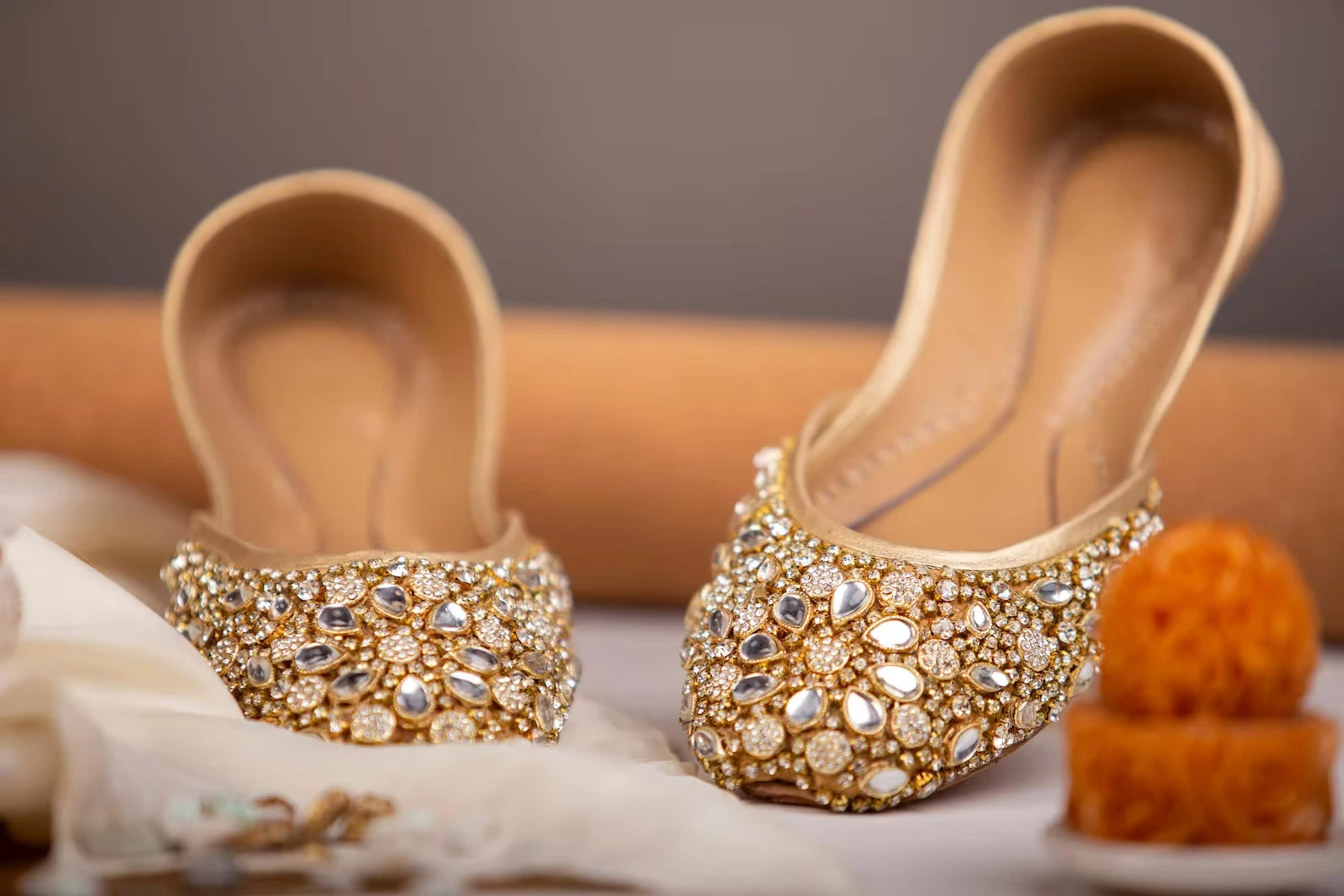 Gold and cream embellished Qhareed bridal juttis